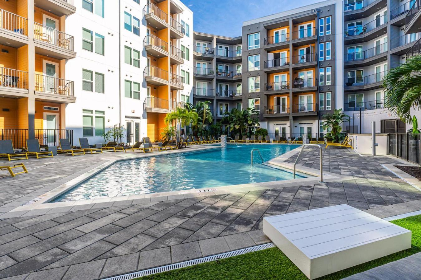 Апартаменты Tropical Field 1 Bed In Downtown With Free Parking Сент-Питерсберг Экстерьер фото